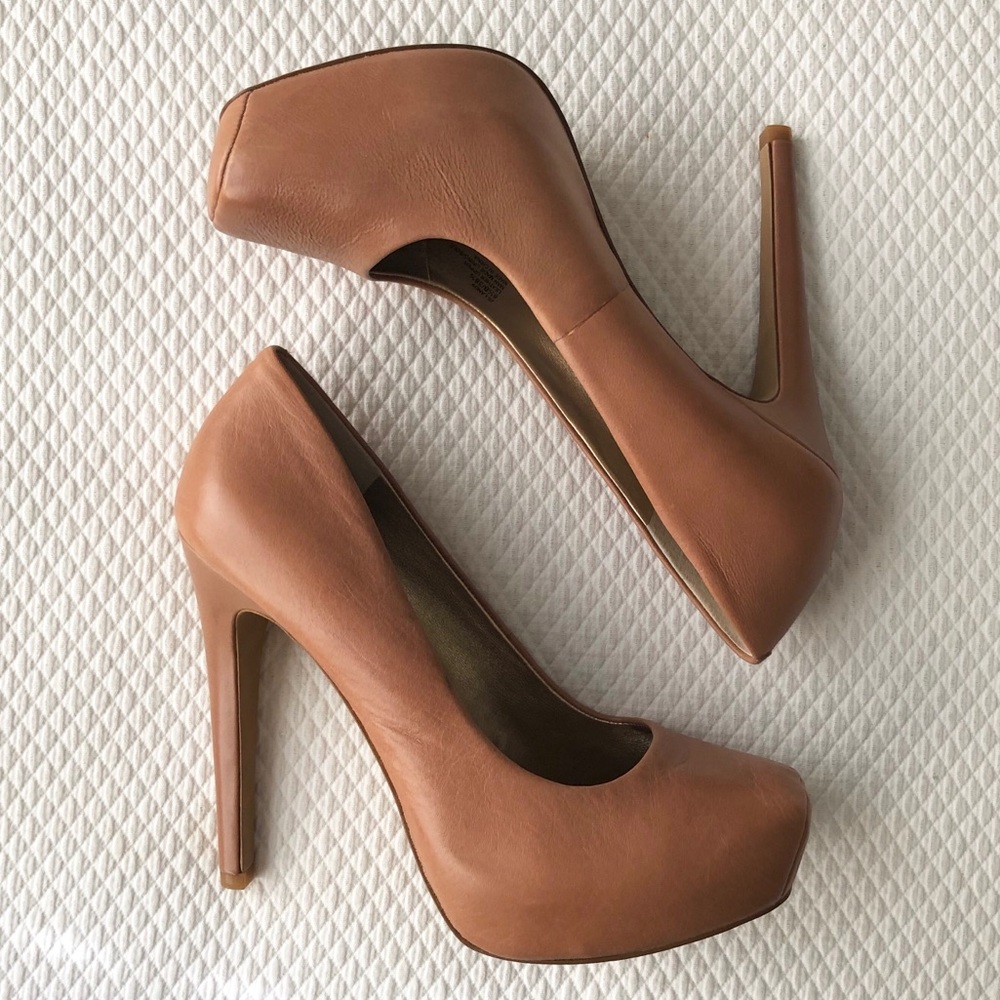 Jessica Simpson leather pumps